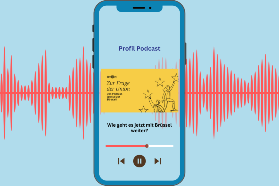 Podcast Hintergrundbild: ein Smartphone ist mittig platziert, dahiner sieht man Radiowellen. Im Smartphone stehen die Textdetails des Podcasts: Profil Podcast, Logo und Titel der Sendung (Wie geht es jetzt mit Brüssel weiter). Das Logo ist senfgelb.